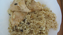 Kuře s houbovočesnekovou rýží