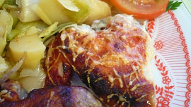 Kuřecí křidélka na bramborách