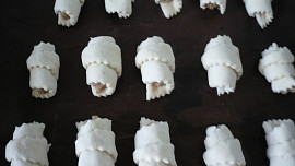 Kynuté rohlíky s ořechy