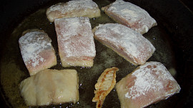 Losos s křenovou omáčkou a brusinkami