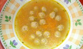 Mrkvová polévka s drožďovými knedlíčky