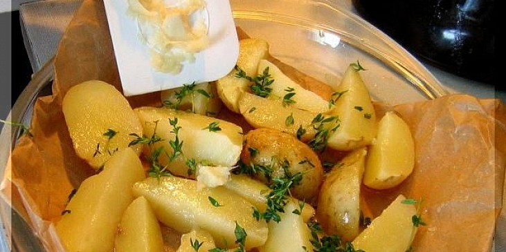 Opečené brambory (PŘED ZAPEČENÍM)