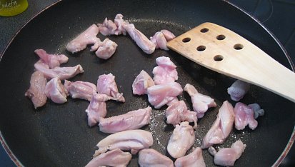 Opekané kuřecí maso s bramborami