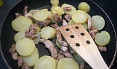 Opekané kuřecí maso s bramborami