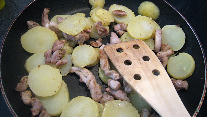 Opekané kuřecí maso s bramborami
