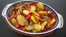 Opekané kuřecí maso s bramborami