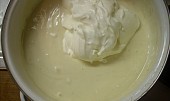 Orientální broskve s jogurtovou zmrzlinou