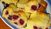 Ovocný koláč s vanilkovou polevou
