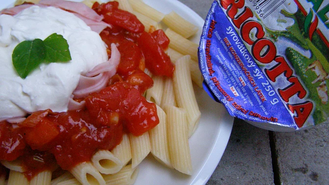 Penne s paradajkami a ricotou