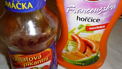 Roštěná plněná Hermelínem s pikantní omáčkou