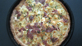 Slaný koláč s květákovou náplní