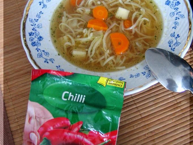 Slepičí polévka s chilli