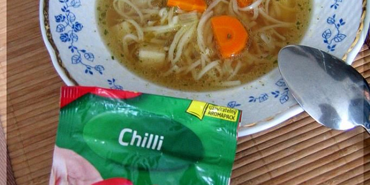 Slepičí polévka s chilli