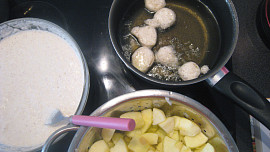 Smažená jablka v těstíčku