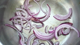 Teplý bramborový salát