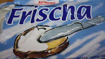 Tresčí játra v bylinkách, ...pomazánkový sýr Frischa...