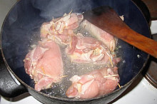 dáme do kastrolku orestovat