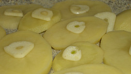 Zapečené brambory s nivou