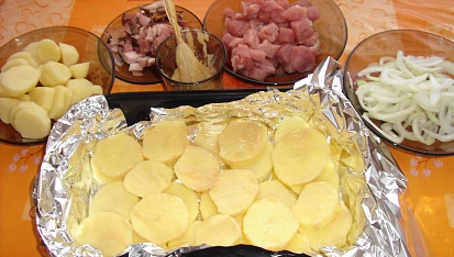 Zapečené brambory  s masem v alobalu