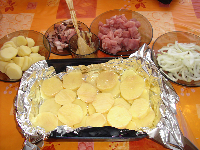 Zapečené brambory  s masem v alobalu