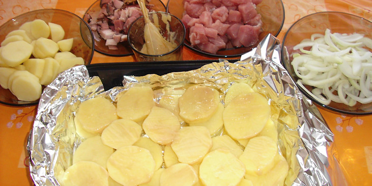 Zapečené brambory  s masem v alobalu