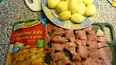 Zapečené krůtí s paprikami a bramborem, suroviny