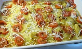 Zapečené krůtí s paprikami a bramborem (přidat plátky rajčat a sýr)
