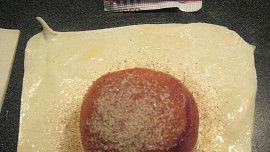 Broskve v listovém těstě