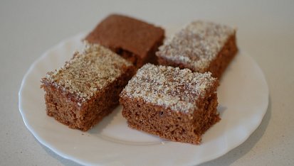 Černá buchta s ořechy