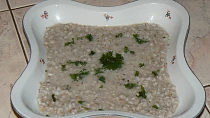 Česneková kroupová polévka