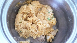 Cibulová polévka s drožďovými nočky