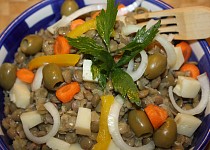 Čočkový salát s olivami