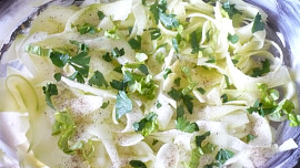 Cuketový nákyp se salámem