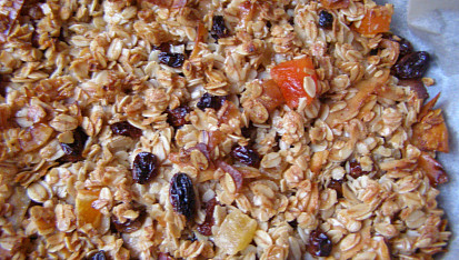 Domácí zapékané müsli, upečeno