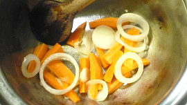 Fazolová polévka s mrkví