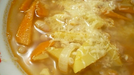 Fazolová polévka s mrkví