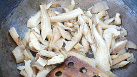 Hlíva ústřičná v čínském karamelu