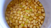Kandovaná cuketa, převařená, naložená v pomerančovém sirupu