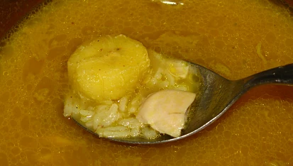 Kuřecí polévka s banány