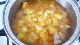 Květáková polévka s tofu