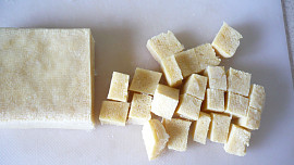 Květáková polévka s tofu