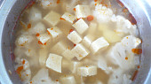 Květáková polévka s tofu