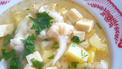 Květáková polévka s tofu