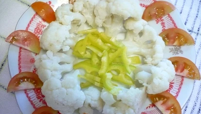 Květákový salát