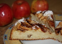 Kynutý jablkový koláč