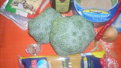 Makaróny s tuňákem a brokolicí