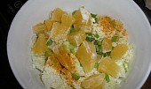 Osvěžující salát s pomerančem (pórek jsem nahradila jarní cibulkou)