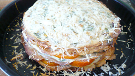 Palačinkový dort s rajčaty