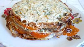 Palačinkový dort s rajčaty