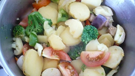 Pečená zelenina s bylinkovým tvarohem